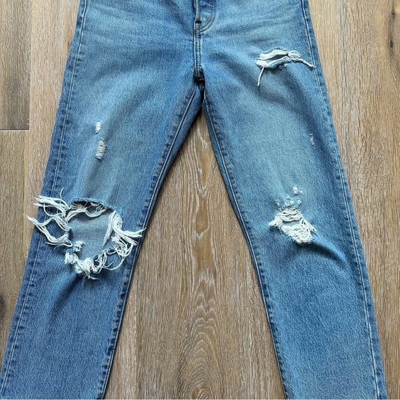 Levi's Wedgie Straight Jeans in Authentically Yours Wash Shredded - Size 25 - Picture 4 of 16